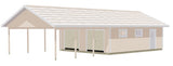 Dubbelgarage med carport, ljusbeige fasad, vit pelarstöd och portöppningar